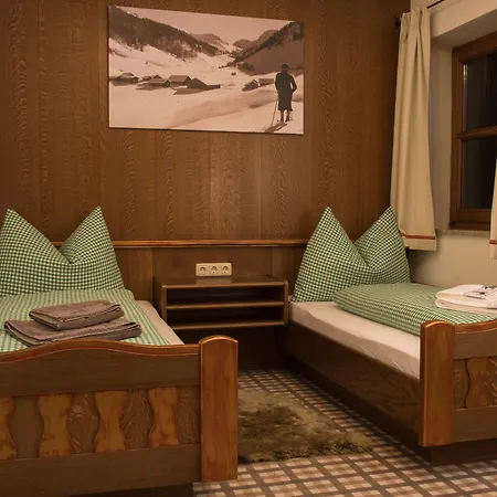 Alpenjuwel Apartmanhotel 3*