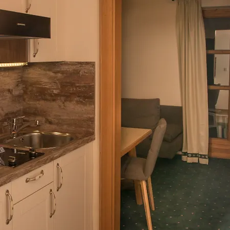 Alpenjuwel Aparthotel 3*