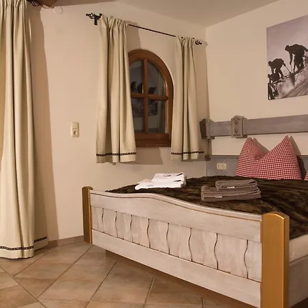 Aparthotel Landhaus Alpenjuwel 4*