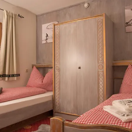 Landhaus Alpenjuwel Aparthotel 4*