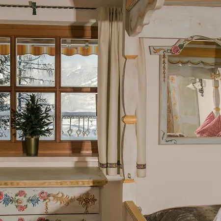 Aparthotel Landhaus Alpenjuwel 4*