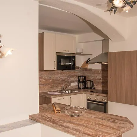 Landhaus Alpenjuwel Aparthotel 4*
